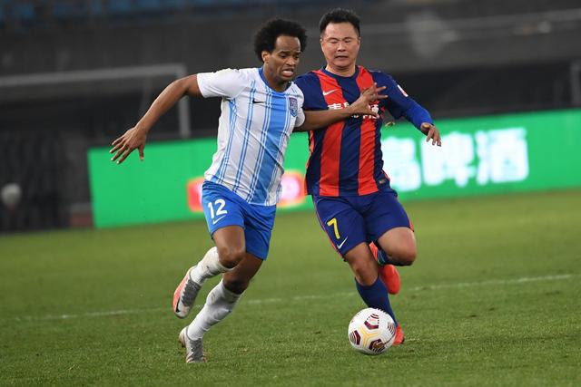 姚明父母现场助阵 苏州肯帝亚赢下关键卡位战