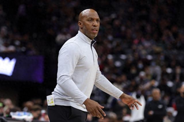 广东3人被罚下不敌江苏 林崴22+7同曦胜四川