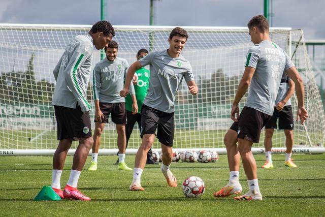 詹姆斯28+12杜兰特22分 湖人负太阳被勇士超越